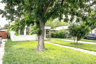 1723 W Kings Hwy in San Antonio, TX - Building Photo - Building Photo