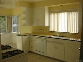 28 S Golden W Ave in Arcadia, CA - Foto de edificio - Building Photo