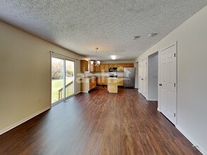 857 Cedar Run Dr in Blacklick, OH - Foto de edificio - Building Photo