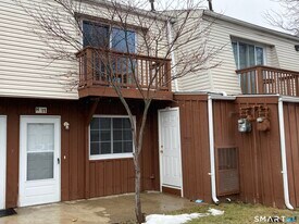 330 Short Beach Rd in East Haven, CT - Building Photo