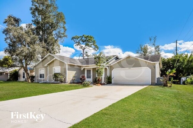 17215 Malaga Rd in Ft. Myers, FL - Foto de edificio - Building Photo