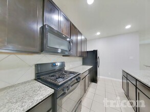 210 Pequin Rd in Crosby, TX - Building Photo - Building Photo