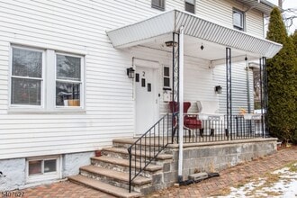 106 Sadler Rd in Bloomfield, NJ - Building Photo - Building Photo