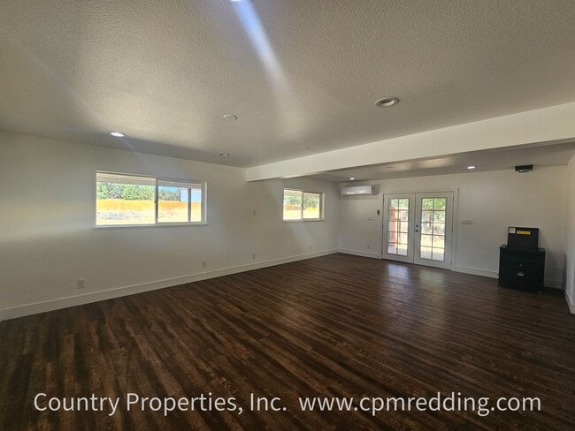 12065 Lewis Ln in Redding, CA - Building Photo - Building Photo