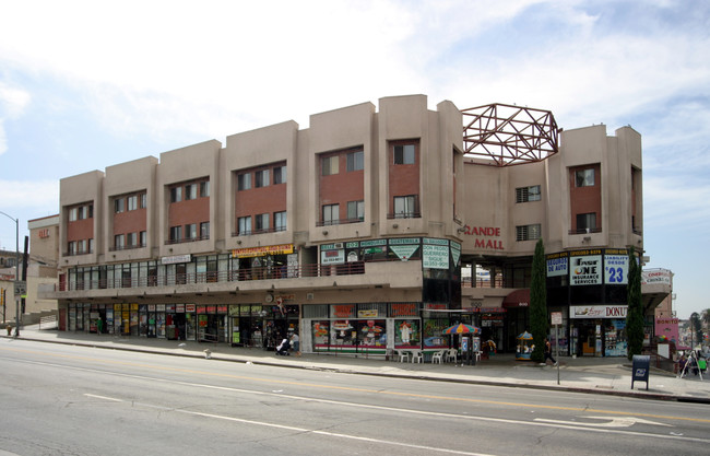 2024-2065 W 6th St in Los Angeles, CA - Building Photo - Building Photo