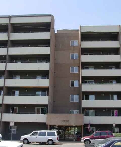 Simon Center in Englewood, CO - Foto de edificio - Building Photo