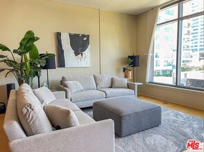 1100 S Hope St in Los Angeles, CA - Building Photo - Building Photo