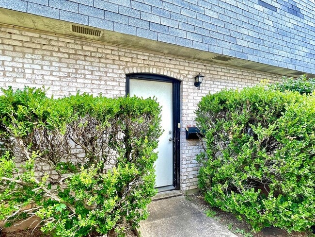 property at 5806 Belmoor Dr