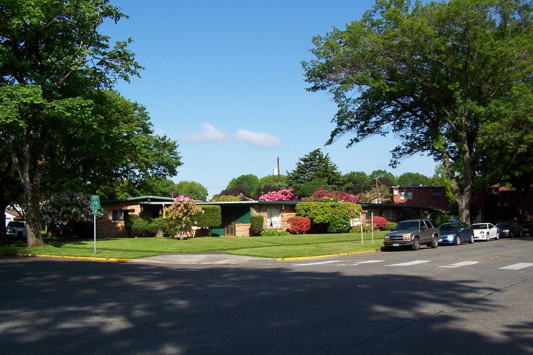 1908 Maple St in Longview, WA - Foto de edificio