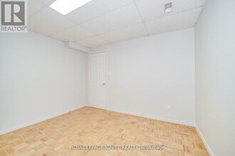 165 Clonmore Dr in Toronto, ON - Building Photo - Building Photo