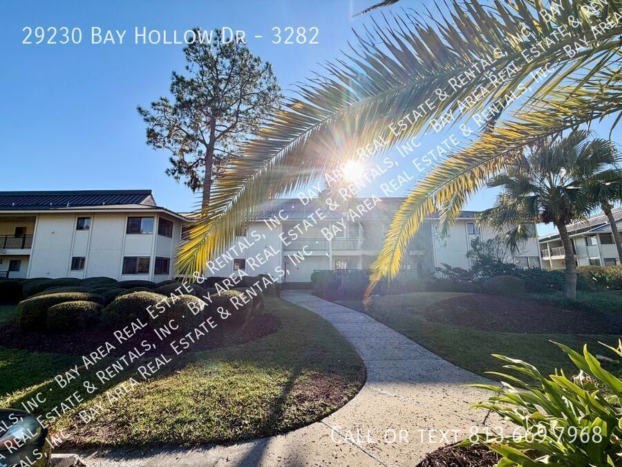 29230 Bay Hollow Dr in Zephyrhills, FL - Foto de edificio