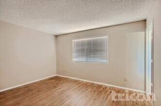 4201 W Sunnyside Ave in Phoenix, AZ - Foto de edificio - Building Photo