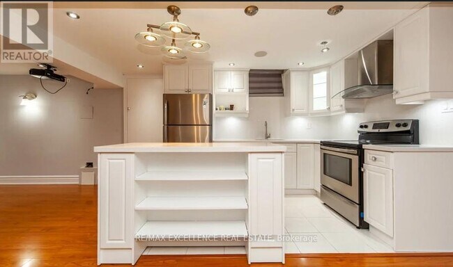 3262 Crimson King Cir in Mississauga, ON - Building Photo - Building Photo