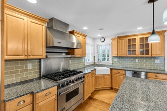 20 Rosalie Ave in Rumson, NJ - Building Photo - Building Photo