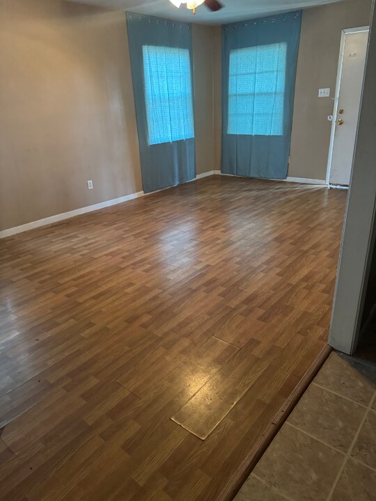 750 Bonham St in Paris, TX - Building Photo