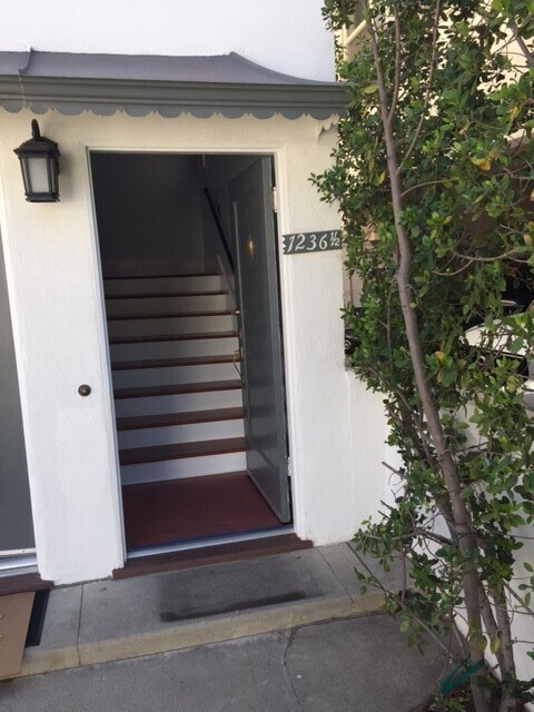 1236 N Fuller Ave in West Hollywood, CA - Building Photo