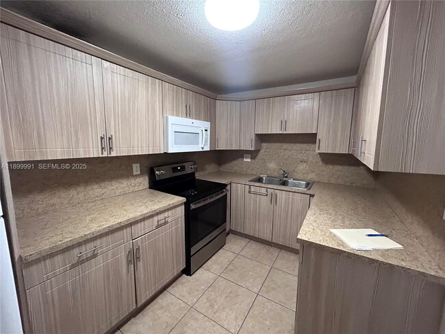 14250 SW 62nd St in Miami, FL - Building Photo - Building Photo