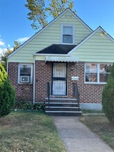 57 Village Ave in Elmont, NY - Building Photo - Building Photo