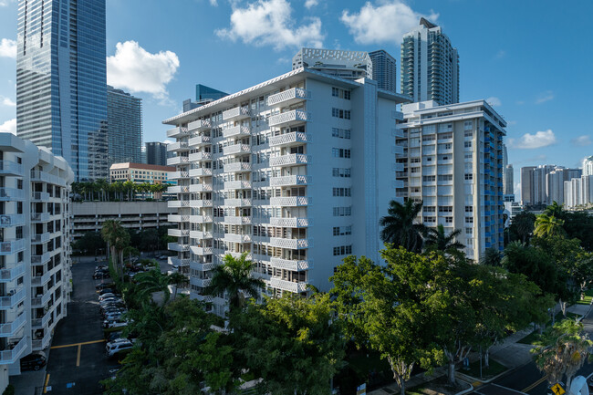 Point View Condominiums in Miami, FL - Building Photo - Building Photo