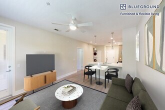 5685 Park Dr in Chino Hills, CA - Foto de edificio - Building Photo