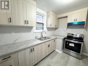 229 Crestwood Rd in Vaughan, ON - Building Photo - Building Photo