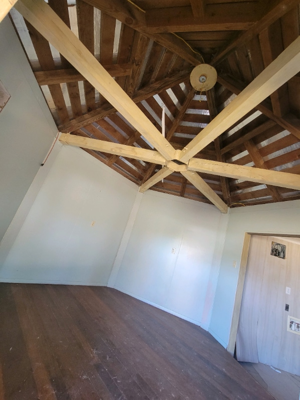 property at 623 W 6th St