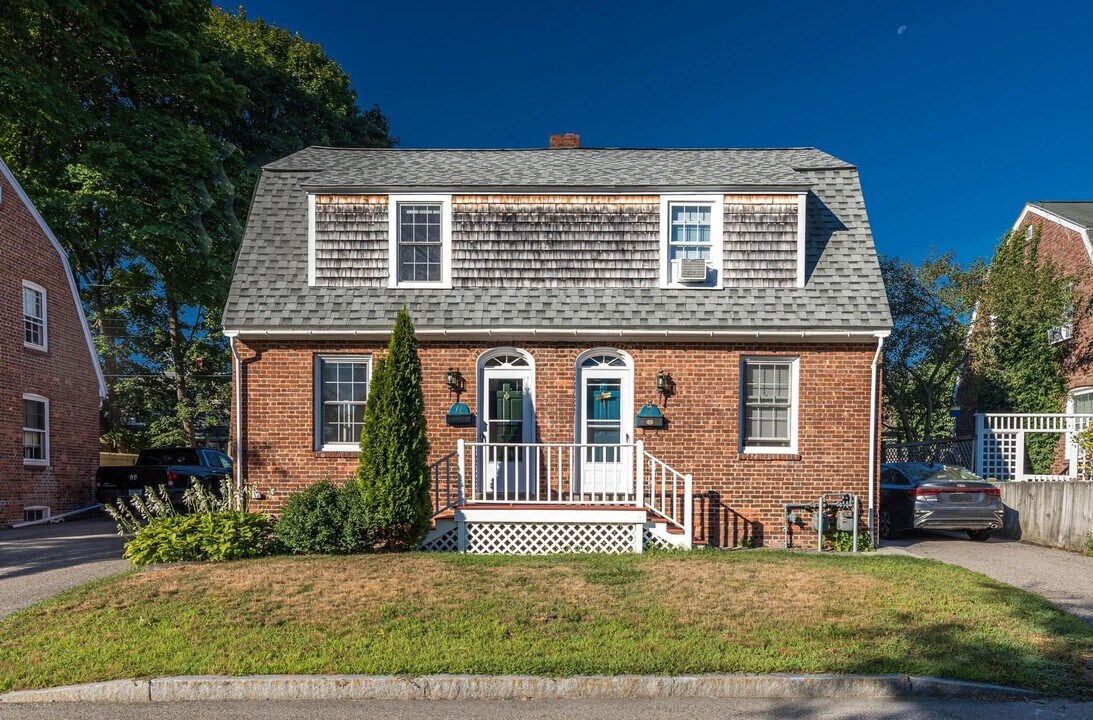 79 Porpoise Way in Portsmouth, NH - Building Photo