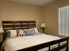 515 Sunset View Dr in Davenport, FL - Foto de edificio - Building Photo