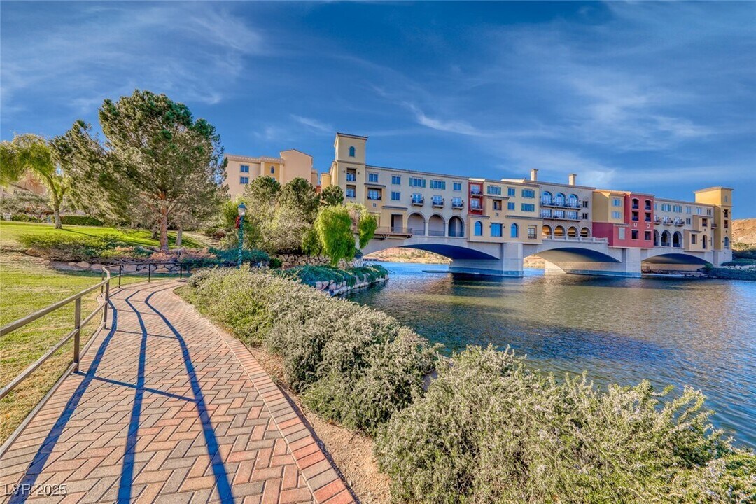 72 Bella Lago Ave in Henderson, NV - Building Photo