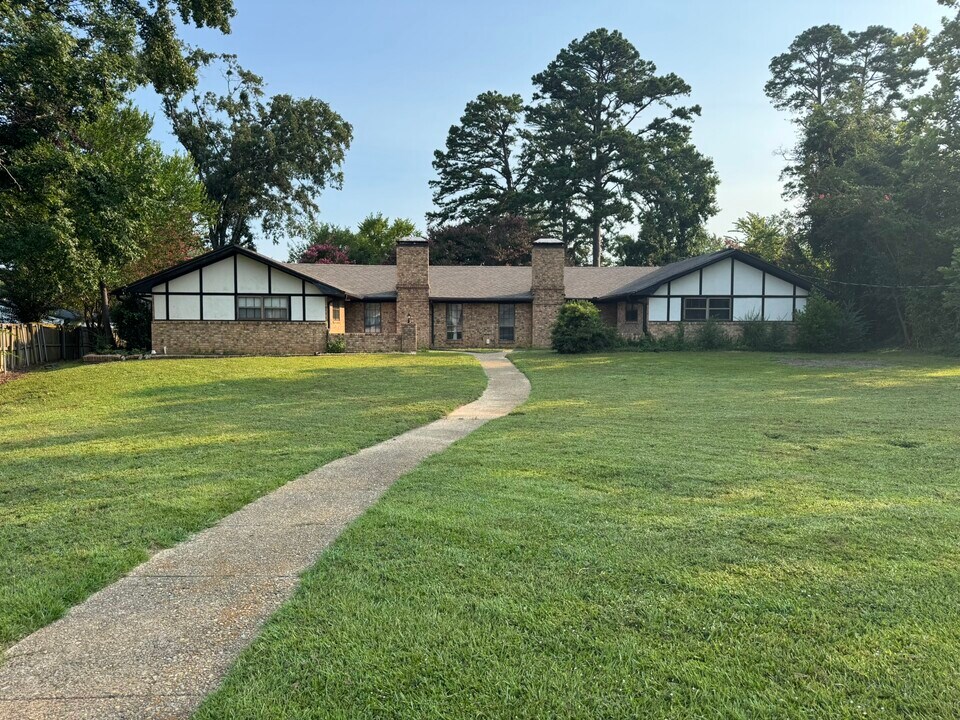 1524 Timber Creek Dr in Tyler, TX - Foto de edificio