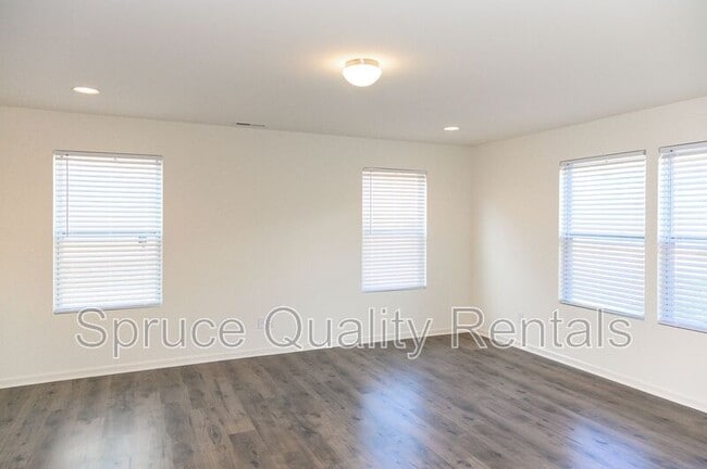 property at 1541 Mariners Ct