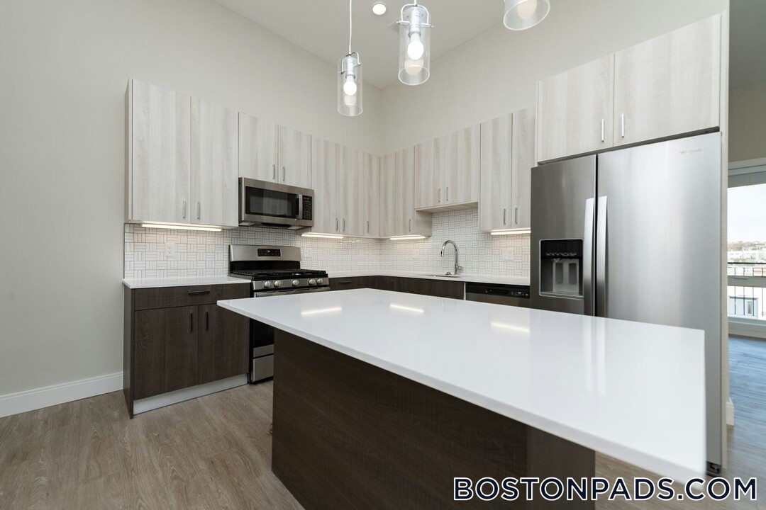 340 Bremen St in Boston, MA - Building Photo