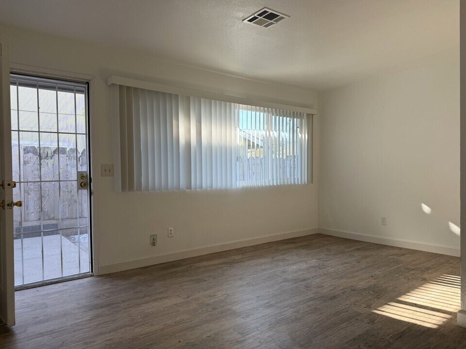 1135-1147 S St in Merced, CA - Building Photo