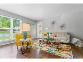 7250 S Gaylord St in Centennial, CO - Building Photo