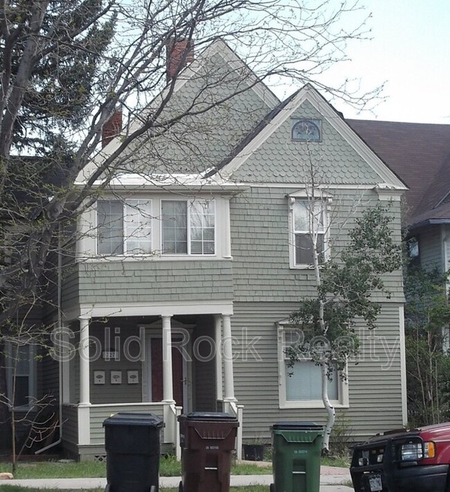 property at 727 N Weber St