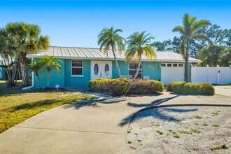 503 Roberts Bay Dr in Nokomis, FL - Building Photo - Building Photo