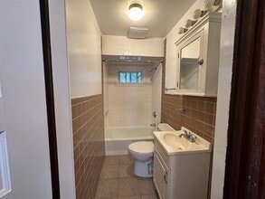 130 Glendale Rd, Unit 1 in Quincy, MA - Building Photo - Building Photo