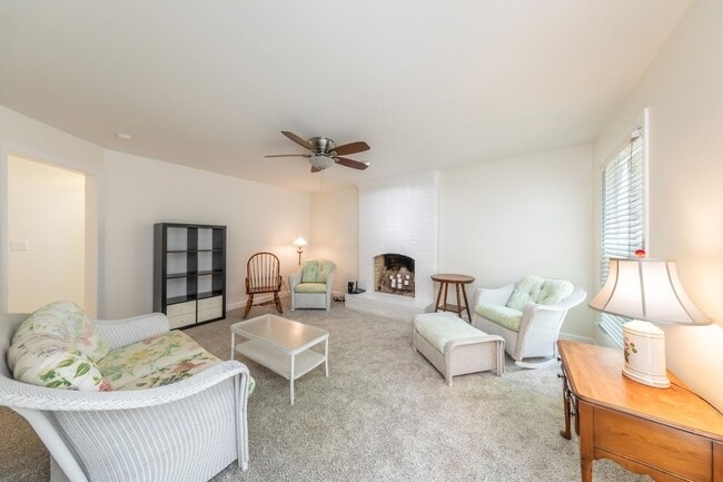 308 The Maine W in Williamsburg, VA - Building Photo - Building Photo