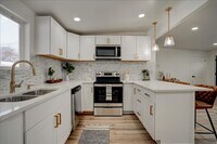 455 E Mountain View Dr photo'