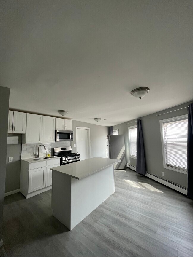 740 Grand St, Unit 2 in Jersey City, NJ - Building Photo - Building Photo
