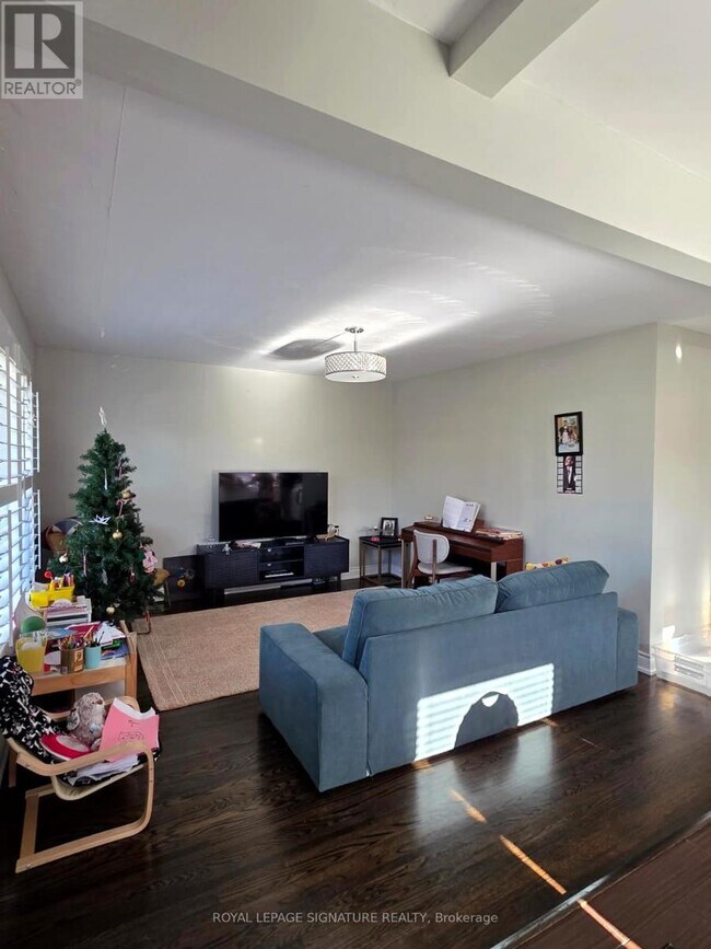 621 Wychwood St in Oshawa, ON - Building Photo - Building Photo