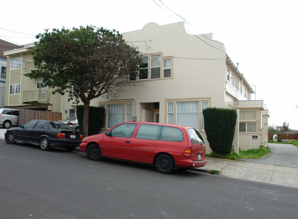 139 Vista Grande Ave in Daly City, CA - Building Photo