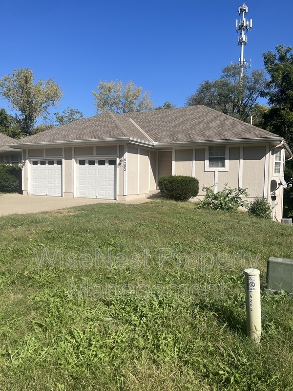 8203 Woodson Dr in Raytown, MO - Building Photo - Building Photo