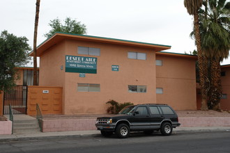 Desert Aire Apartments in Las Vegas, NV - Building Photo - Building Photo