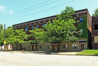 392 E 147th St in Cleveland, OH - Building Photo - Building Photo