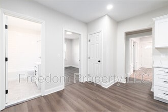 120 Whiting St in Plainville, CT - Building Photo - Building Photo