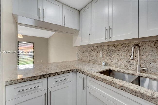 1604 NE 151st St in Miami, FL - Building Photo - Building Photo