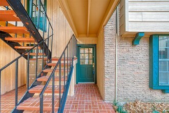 8287 Kingsbrook Rd in Houston, TX - Building Photo - Building Photo