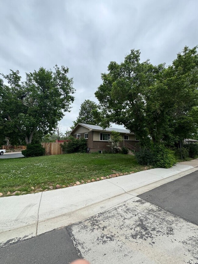 property at 800 S Lashley Ln