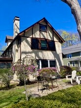 95 Atwood Ave, Unit 3rd Floor in Newton, MA - Building Photo - Building Photo
